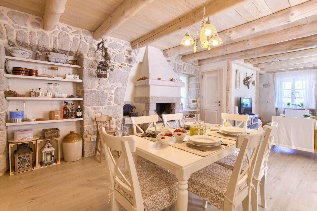 White Cottage Heritage House Čižići Eksteriør billede