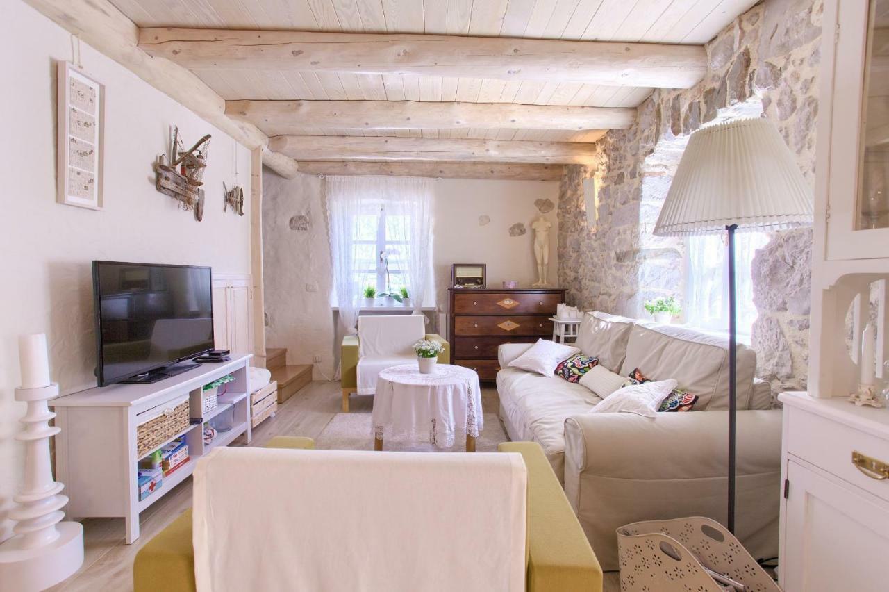 White Cottage Heritage House Čižići Eksteriør billede