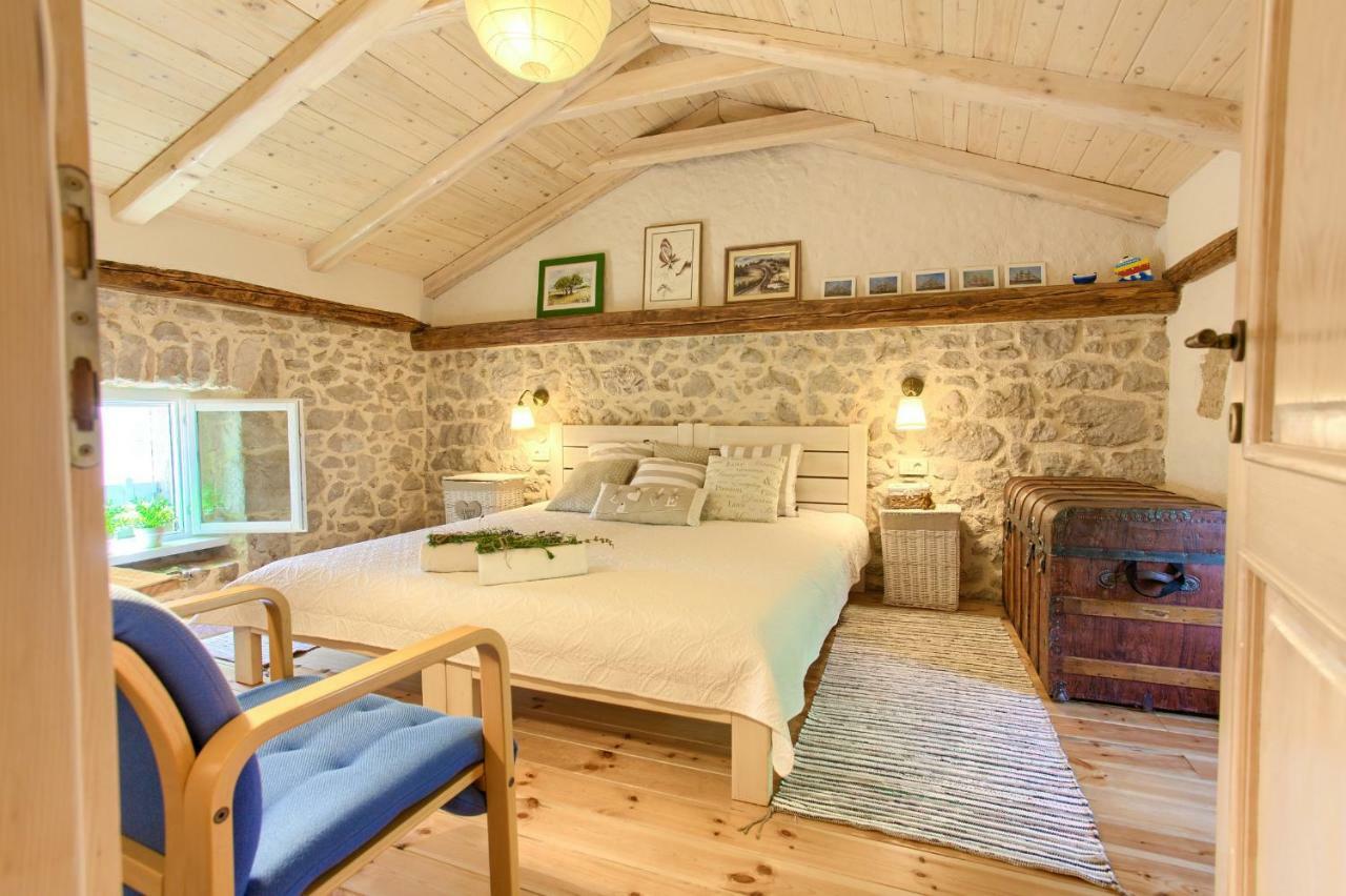 White Cottage Heritage House Čižići Eksteriør billede