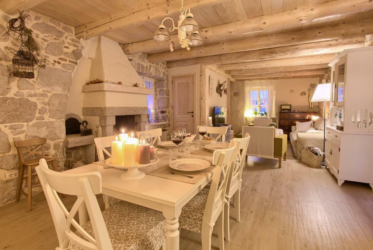 White Cottage Heritage House Čižići Eksteriør billede