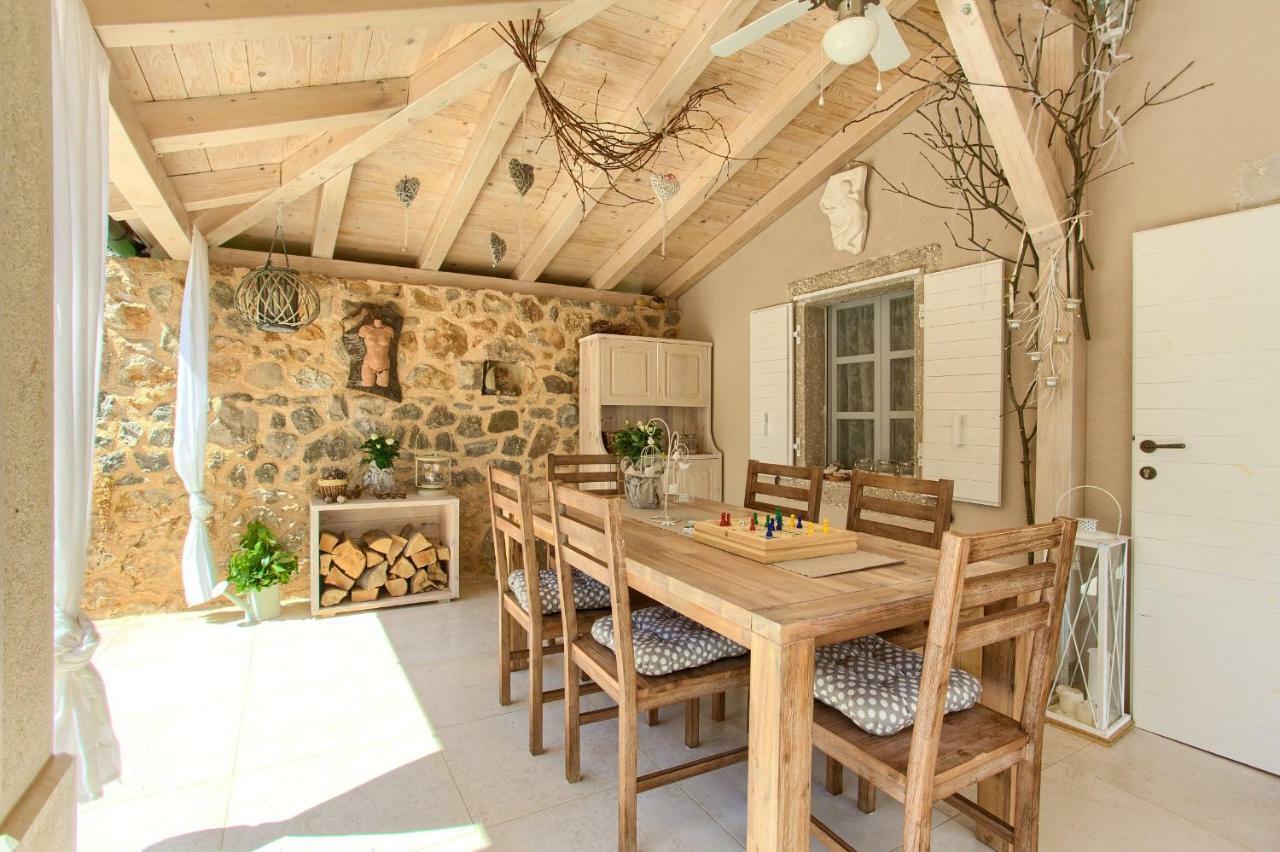 White Cottage Heritage House Čižići Eksteriør billede