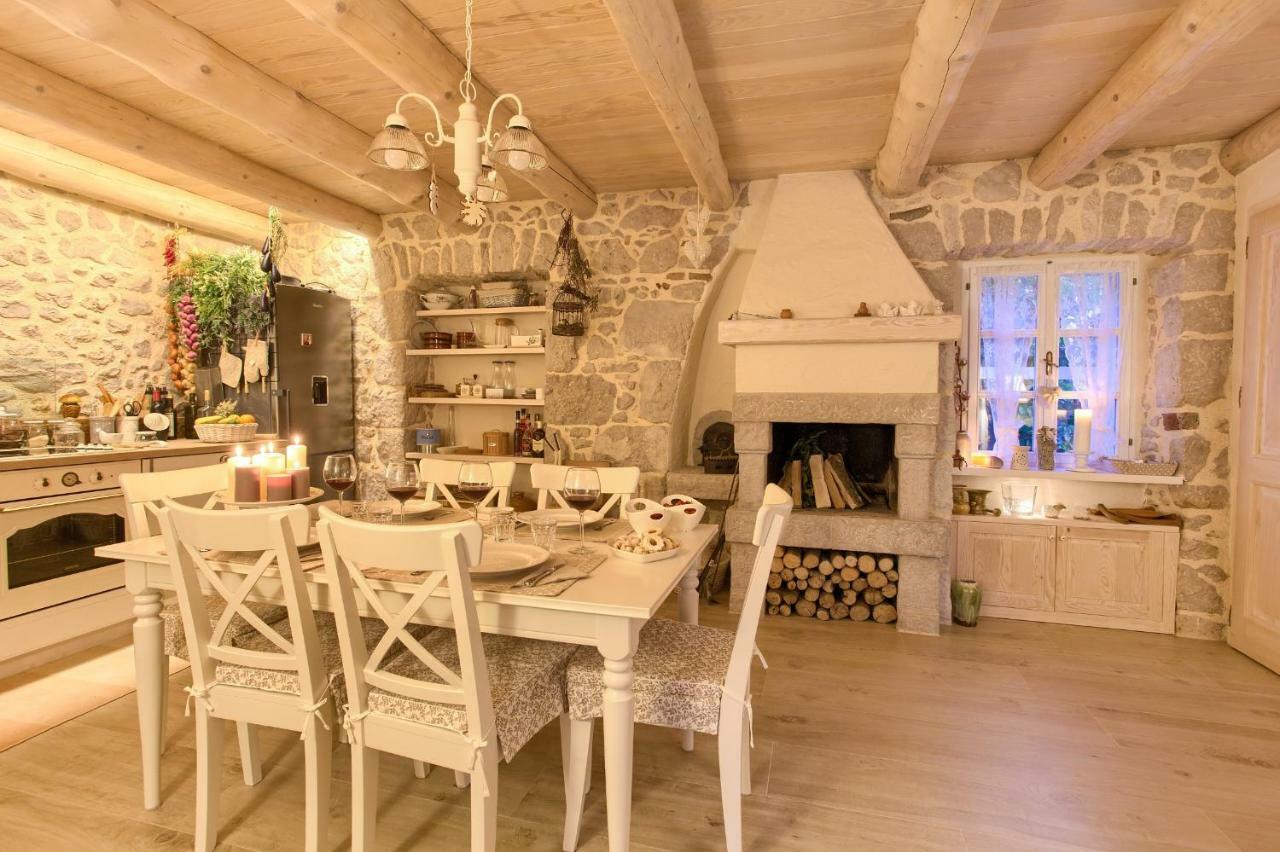White Cottage Heritage House Čižići Eksteriør billede