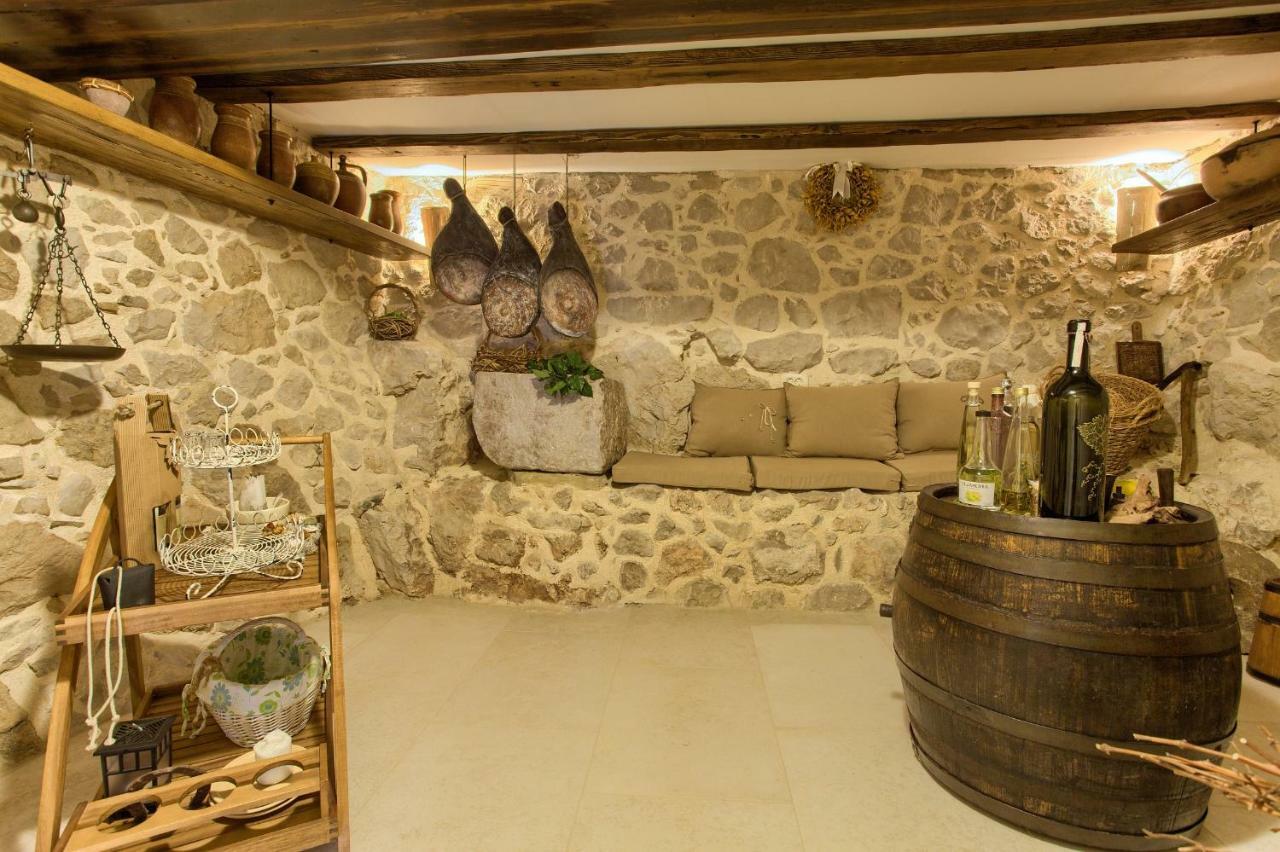 White Cottage Heritage House Čižići Eksteriør billede